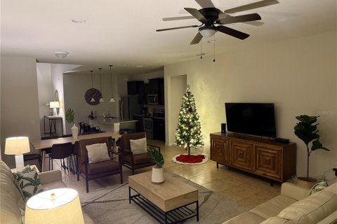 Villa ou maison à vendre à Kissimmee, Floride: 6 chambres, 291.9 m2 № 2130339 - photo 2