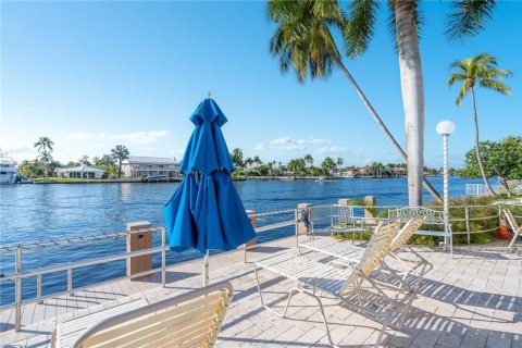 Copropriété à vendre à Fort Lauderdale, Floride: 2 chambres, 104.98 m2 № 2084942 - photo 24