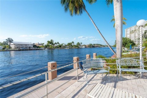 Copropriété à vendre à Fort Lauderdale, Floride: 2 chambres, 104.98 m2 № 2084942 - photo 25