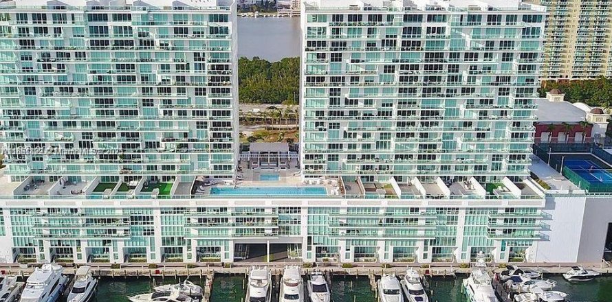Condo à Sunny Isles Beach, Floride, 2 chambres № 1892346