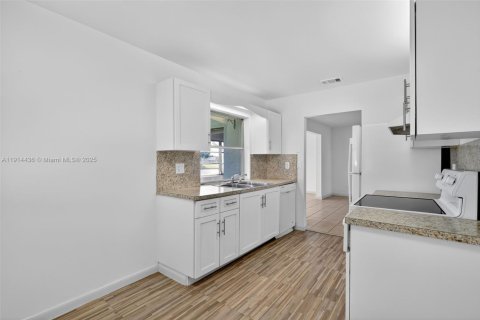 Villa ou maison à louer à West Palm Beach, Floride: 2 chambres, 149.57 m2 № 1971220 - photo 30