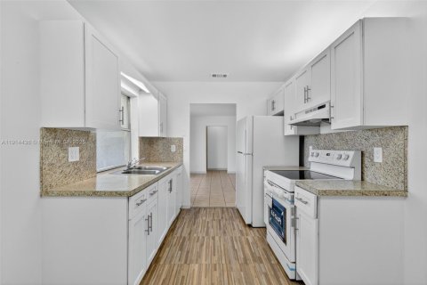 Villa ou maison à louer à West Palm Beach, Floride: 2 chambres, 149.57 m2 № 1971220 - photo 27