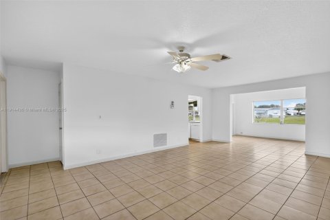 Villa ou maison à louer à West Palm Beach, Floride: 2 chambres, 149.57 m2 № 1971220 - photo 8