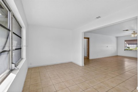 Villa ou maison à louer à West Palm Beach, Floride: 2 chambres, 149.57 m2 № 1971220 - photo 9