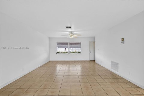 Villa ou maison à louer à West Palm Beach, Floride: 2 chambres, 149.57 m2 № 1971220 - photo 6