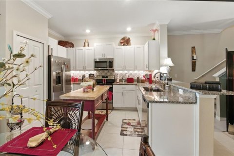 Townhouse in Zephyrhills, Florida 3 bedrooms, 151.8 sq.m. № 1913142 - photo 10