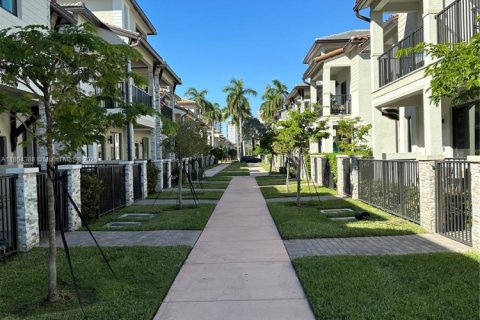 Touwnhouse à vendre à Doral, Floride: 3 chambres, 132.29 m2 № 1892529 - photo 10