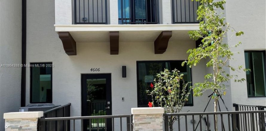Touwnhouse à URBANA à Doral, Floride 3 chambres, 132.29 m2 № 1892529