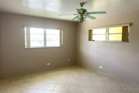 Condo in Hollywood, Florida, 2 bedrooms № 2250139 - photo 7