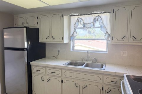 Condo in Hollywood, Florida, 2 bedrooms № 2250139 - photo 3
