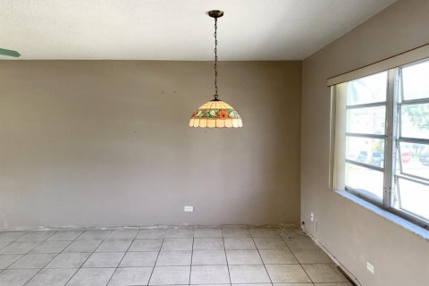 Condo in Hollywood, Florida, 2 bedrooms № 2250139 - photo 5