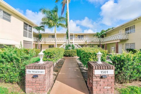 Condo in Hollywood, Florida, 2 bedrooms № 2250139 - photo 2