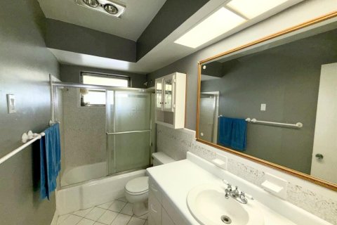 Condo in Hollywood, Florida, 2 bedrooms № 2250139 - photo 9