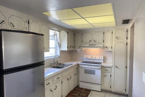 Condo in Hollywood, Florida, 2 bedrooms № 2250139 - photo 4