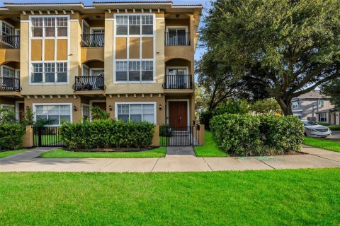 Townhouse in Tampa, Florida 3 bedrooms, 191.19 sq.m. № 1131064 - photo 1