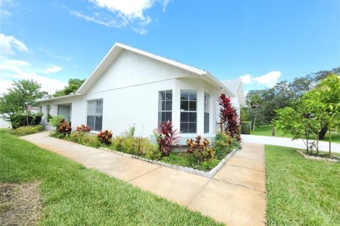 Condo in Port Richey, Florida, 2 bedrooms  № 1824003 - photo 5