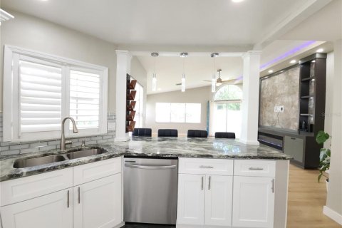 Condo in Port Richey, Florida, 2 bedrooms  № 1824003 - photo 17