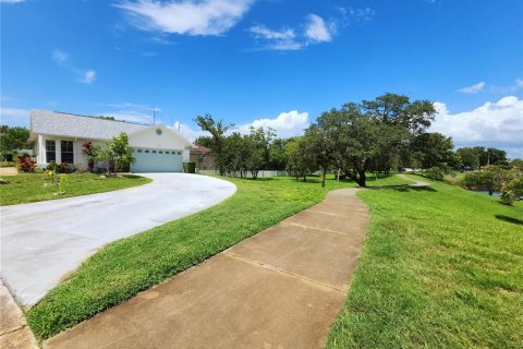 Condo in Port Richey, Florida, 2 bedrooms  № 1824003 - photo 3