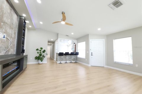 Condo in Port Richey, Florida, 2 bedrooms  № 1824003 - photo 8