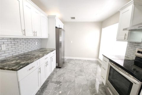 Condo in Port Richey, Florida, 2 bedrooms  № 1824003 - photo 15