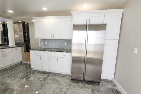 Condo in Port Richey, Florida, 2 bedrooms  № 1824003 - photo 16