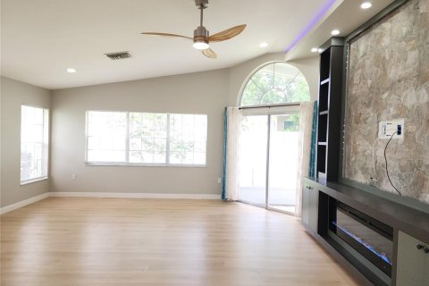 Condo in Port Richey, Florida, 2 bedrooms  № 1824003 - photo 10