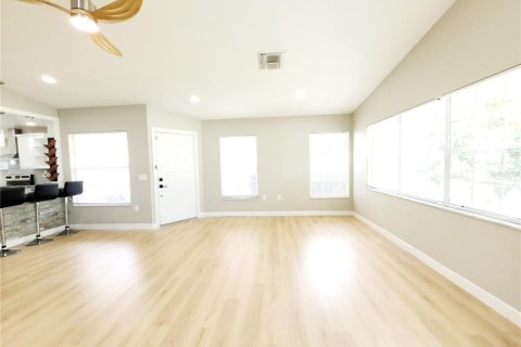 Condo in Port Richey, Florida, 2 bedrooms  № 1824003 - photo 14