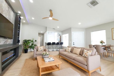 Condo in Port Richey, Florida, 2 bedrooms  № 1824003 - photo 6