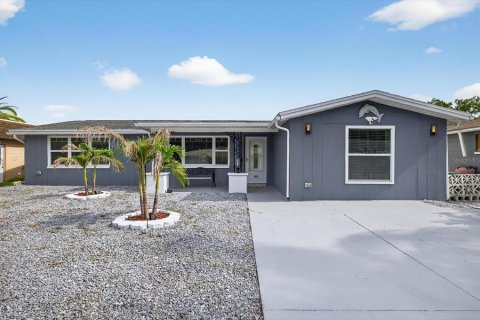 House in Port Richey, Florida 3 bedrooms, 121.7 sq.m. № 1831300 - photo 2