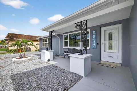 House in Port Richey, Florida 3 bedrooms, 121.7 sq.m. № 1831300 - photo 5