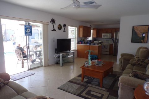 Casa en alquiler en Punta Gorda, Florida, 3 dormitorios, 98.1 m2 № 2166631 - foto 3