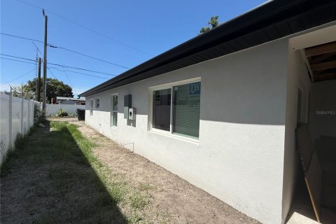 House in Saint Petersburg, Florida 3 bedrooms, 111.48 sq.m. № 2109934 - photo 9