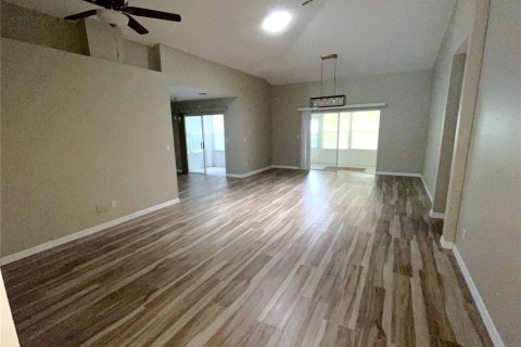 Condominio en alquiler en Sun City Center, Florida, 2 dormitorios, 144.83 m2 № 2226967 - foto 3