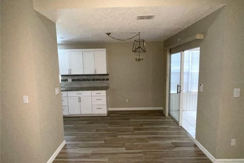 Condominio en alquiler en Sun City Center, Florida, 2 dormitorios, 144.83 m2 № 2226967 - foto 13