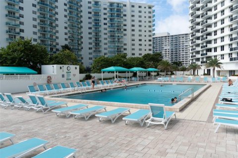 Condominio en alquiler en Hollywood, Florida, 1 dormitorio, 78.69 m2 № 2081659 - foto 9