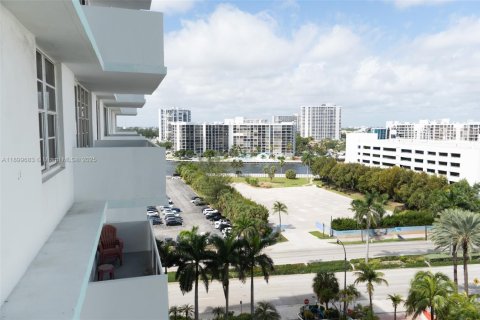 Condominio en alquiler en Hollywood, Florida, 1 dormitorio, 78.69 m2 № 2081659 - foto 14