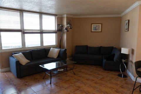 Condominio en alquiler en Hollywood, Florida, 1 dormitorio, 78.69 m2 № 2081659 - foto 4