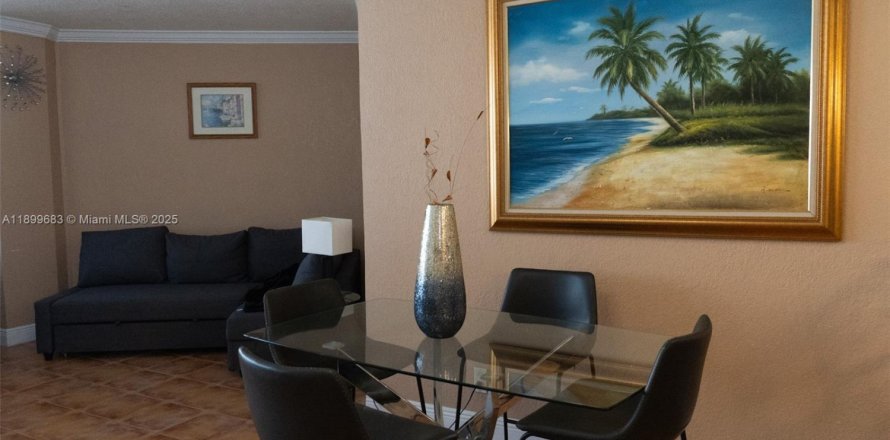 Condominio en Hollywood, Florida, 1 dormitorio № 2081659