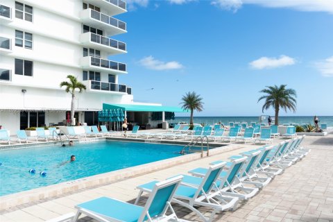 Condominio en alquiler en Hollywood, Florida, 1 dormitorio, 78.69 m2 № 2081659 - foto 15