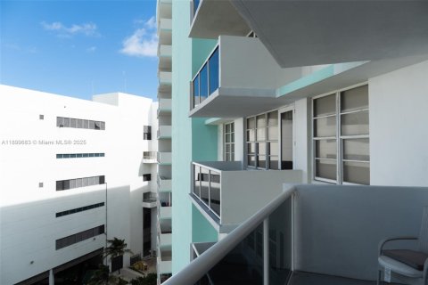 Condominio en alquiler en Hollywood, Florida, 1 dormitorio, 78.69 m2 № 2081659 - foto 17