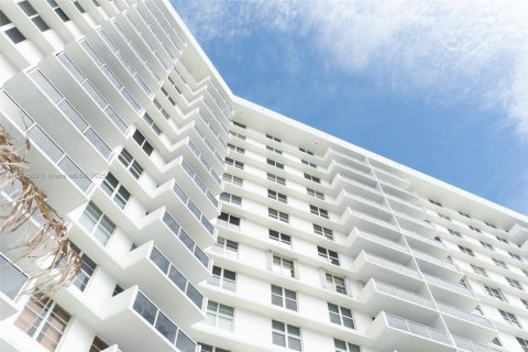 Condominio en alquiler en Hollywood, Florida, 1 dormitorio, 78.69 m2 № 2081659 - foto 10