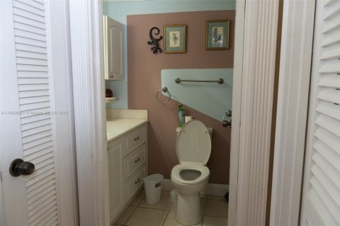 Condominio en alquiler en Hollywood, Florida, 1 dormitorio, 78.69 m2 № 2081659 - foto 16