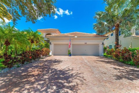 House in Coral Springs, Florida 5 bedrooms, 277.03 sq.m. № 2087058 - photo 12