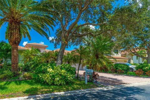 House in Coral Springs, Florida 5 bedrooms, 277.03 sq.m. № 2087058 - photo 9