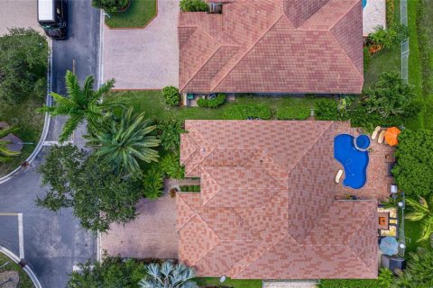 House in Coral Springs, Florida 5 bedrooms, 277.03 sq.m. № 2087058 - photo 7
