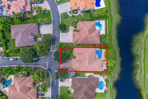 House in Coral Springs, Florida 5 bedrooms, 277.03 sq.m. № 2087058