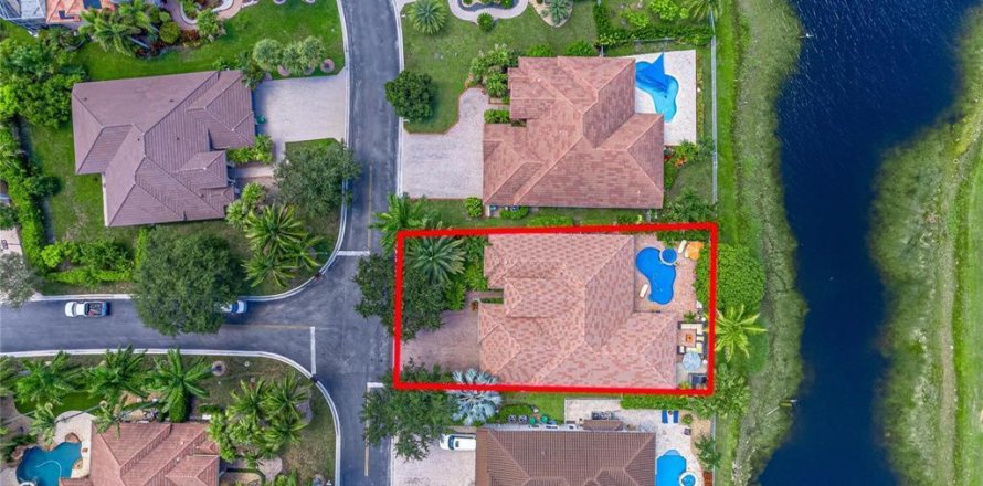 House in Coral Springs, Florida 5 bedrooms, 277.03 sq.m. № 2087058