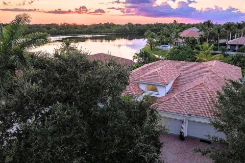 House in Coral Springs, Florida 5 bedrooms, 277.03 sq.m. № 2087058 - photo 11