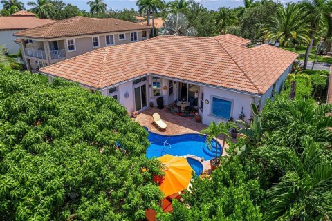 House in Coral Springs, Florida 5 bedrooms, 277.03 sq.m. № 2087058 - photo 8