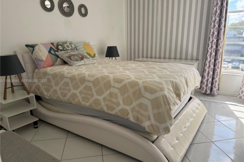 Купить кондоминиум в Майами, Флорида 2 спальни, 83.61м2, № 2025531 - фото 10